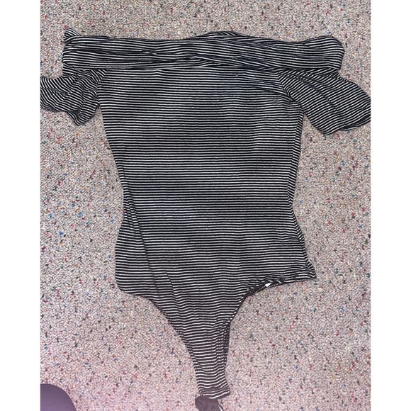 Guess Striped Carmen Neckline Bodysuit Size small - Picture 2 of 3